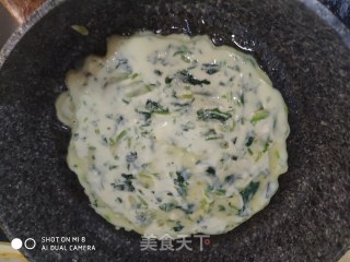 家常饼   菠菜鸡蛋饼的做法步骤：4