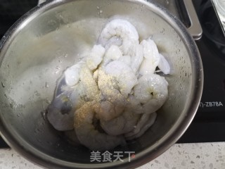 黄瓜炒虾仁的做法步骤：2