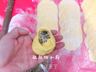 胡萝卜粉丝酸菜肉末包子的做法步骤：11