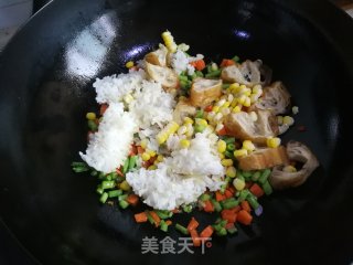 虾仁油条炒饭的做法步骤：5