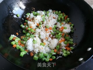 牛肉豆角炒饭的做法步骤：5