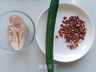 宫保鸡丁的做法步骤：1