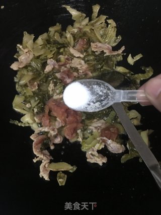 番茄酸菜炒里脊肉的做法步骤：9