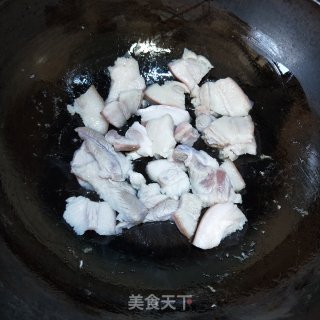 五花肉炖萝卜干的做法步骤：5