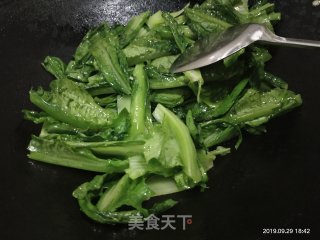 清炒油麦菜的做法步骤：4