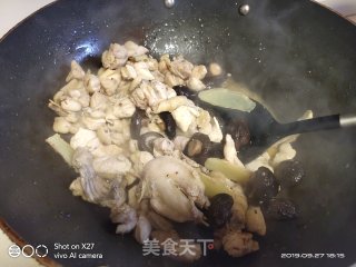 香菇炒鸡块的做法步骤：5