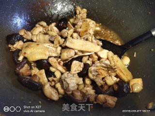 香菇炒鸡块的做法步骤：6