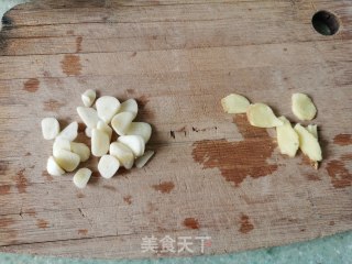 蜜汁电饭煲烤鸡的做法步骤：4