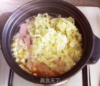 白菜火腿烫饭????????的做法步骤：1