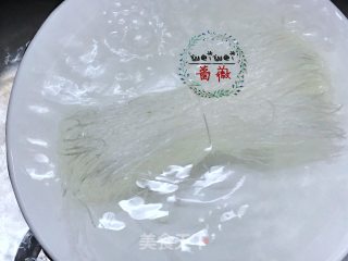 花甲最火的做法，锡纸花甲粉丝，简单易上手，味道绝了！的做法步骤：3