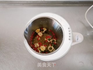 教你在家做清香细腻的菊花枸杞豆浆的做法步骤：5