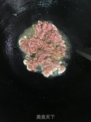 西芹木耳炒里脊肉的做法步骤：5