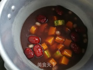 红豆莲子南瓜汤的做法步骤：5