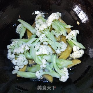 花菜炒豆干的做法步骤：4