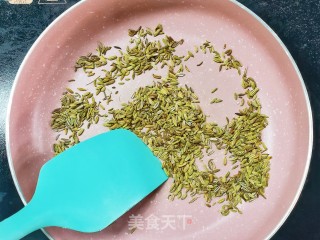 酥脆茴香小油条的做法步骤：1