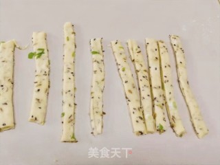 酥脆茴香小油条的做法步骤：9