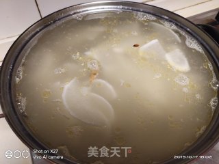 一碗让你心暖，美味鲜美的鸡汤萝卜面条，早餐来一份，简单！的做法步骤：2