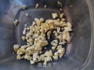 腊肠毛豆蛋炒饭的做法步骤：2