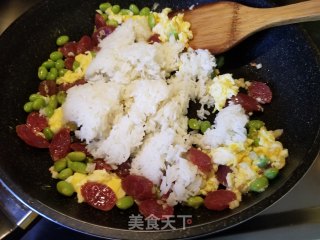 腊肠毛豆蛋炒饭的做法步骤：8