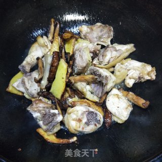 板栗焖鸡的做法步骤：7