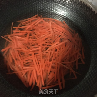 胡萝卜炒牛肉的做法步骤：3