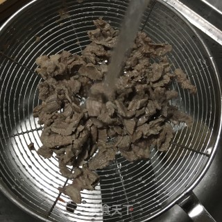 胡萝卜炒牛肉的做法步骤：9