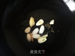 荷兰豆红椒炒腊肠的做法步骤：5