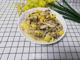 平菇炒鸡蛋的做法步骤：7