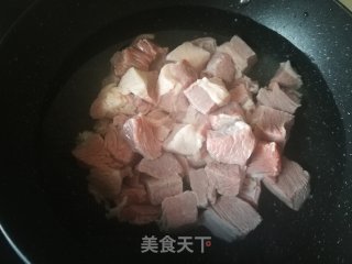 皱皮椒萝卜炖牛腩的做法步骤：2