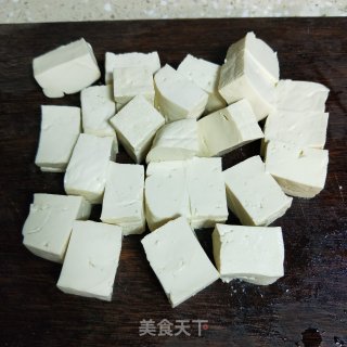 蒜花肉末焖豆腐的做法步骤：2