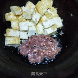 蒜花肉末焖豆腐的做法步骤：8