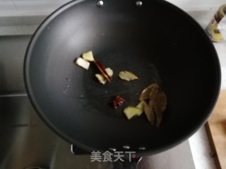 土豆烧鸡腿的做法步骤：2