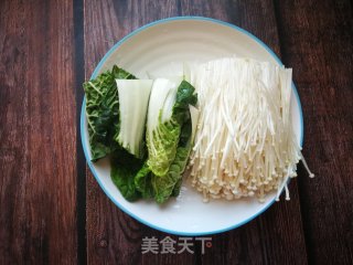 金针菇黄芯菜煮牛肉卷的做法步骤：1