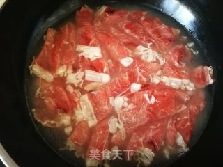 金针菇黄芯菜煮牛肉卷的做法步骤：4