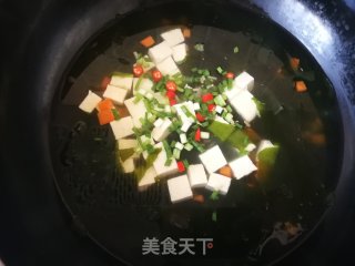 胡萝卜海带芽豆腐汤的做法步骤：7