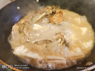 香煎鱼头豆腐汤的做法步骤：5