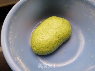 “家常饼”菠菜鸡蛋饼的做法步骤：1