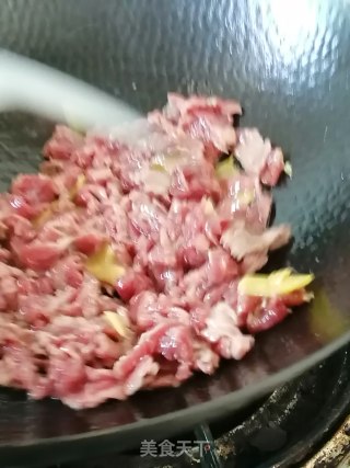 牛肉炒芹菜的做法步骤：6