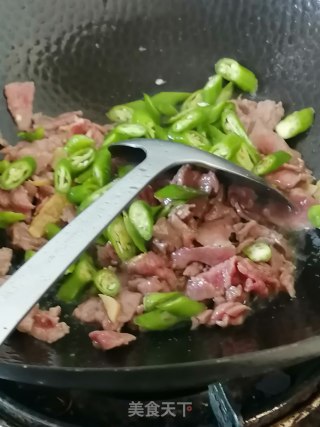 牛肉炒芹菜的做法步骤：7