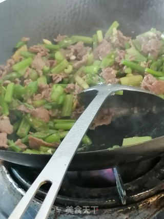 牛肉炒芹菜的做法步骤：14