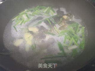 鲫鱼萝卜汤的做法步骤：5