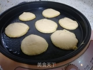 花样面食一一苹果饼的做法步骤：4