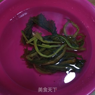 雪菜肉丝炒年糕的做法步骤：1