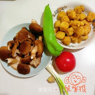 香菇烧豆泡的做法步骤：1