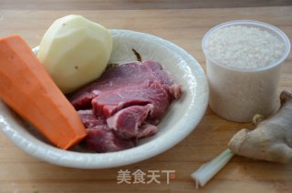 咖喱土豆牛肉焖饭的做法步骤：1