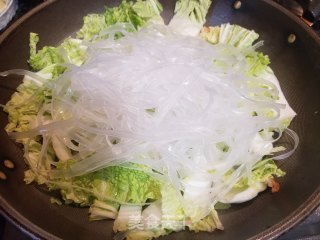 鸡肉丸大白菜烧粉条的做法步骤：9