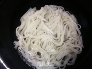 胡萝卜包菜鸡蛋炒河粉的做法步骤：4