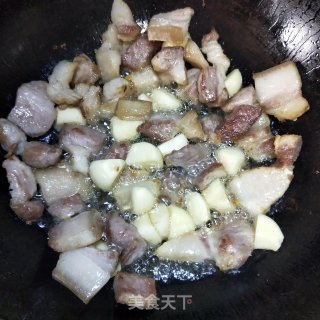 红焖肉咸菜煲的做法步骤：7