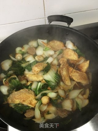 蛋饺肉圆鹌鹑蛋烧青菜的做法步骤：8