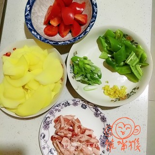 煎肉土豆片的做法步骤：1